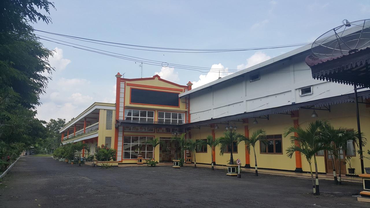 Sinar Bintang Hotel Cepu Exterior photo